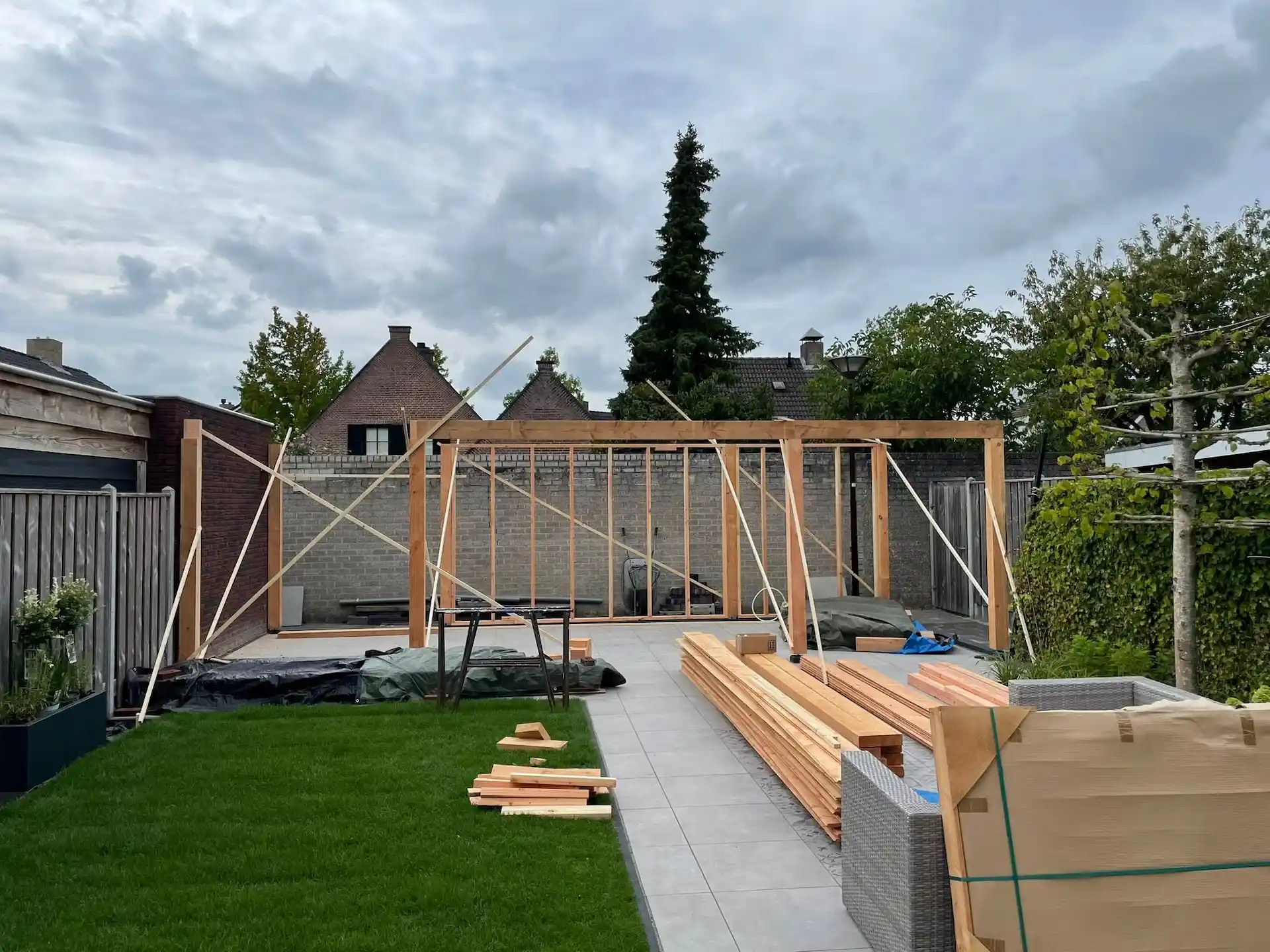 Houten overkapping op maat gemaakt door Marks Bouw